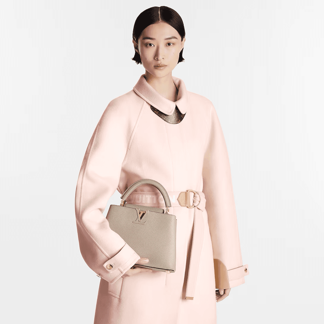 Bolsa Louis Vuitton Capucines BB Cinza