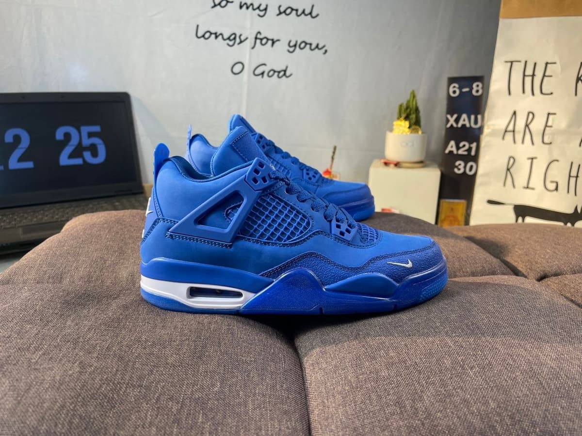 Air Jordan 4 Nigel Sylvester "Royal".