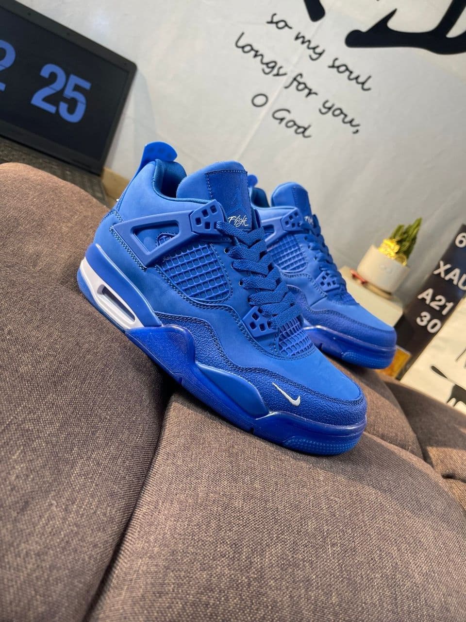Air Jordan 4 Nigel Sylvester "Royal".