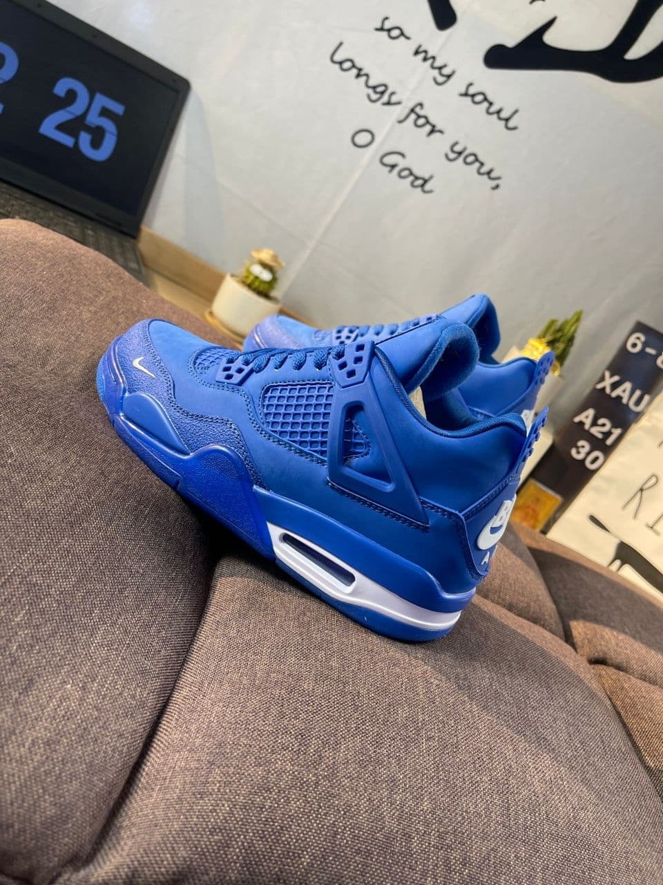 Air Jordan 4 Nigel Sylvester "Royal".