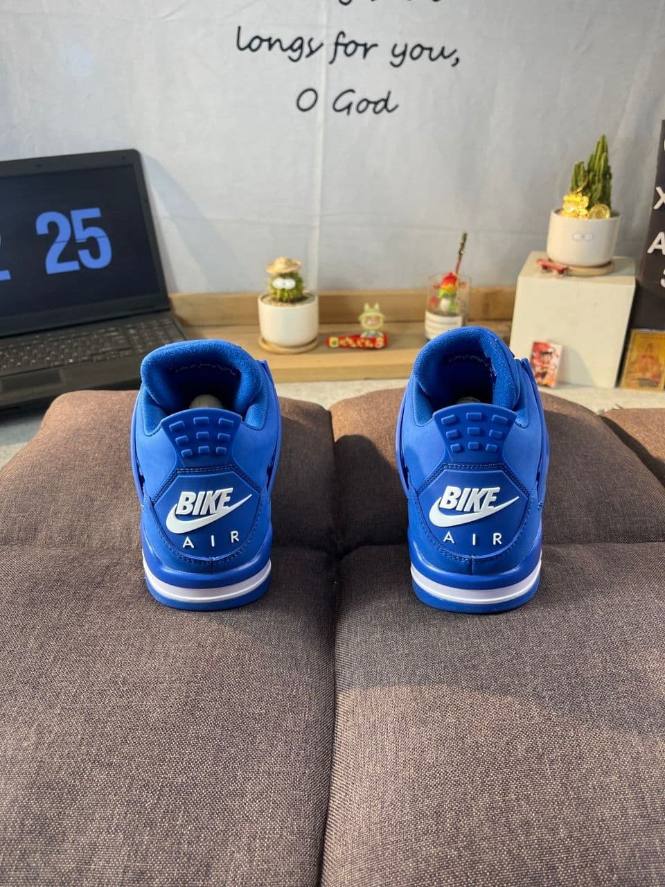 Air Jordan 4 Nigel Sylvester "Royal".