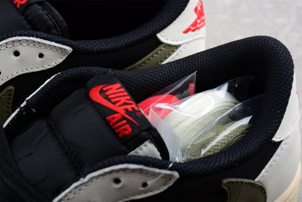 Jordan 1 Retro Low OG SP Travis Scott Olive DZ4137-106.