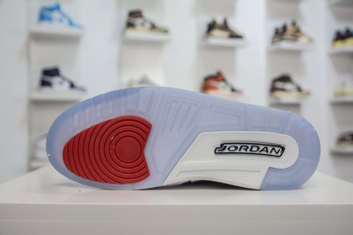 Jordan Tênis Air Legacy 312 Low na cor preta e Wolf Grey .
