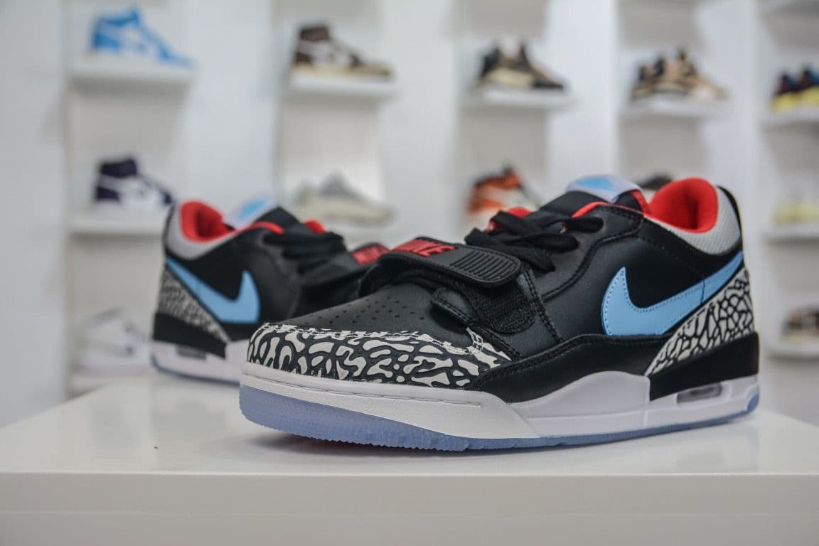 Jordan Tênis Air Legacy 312 Low na cor preta e Wolf Grey .