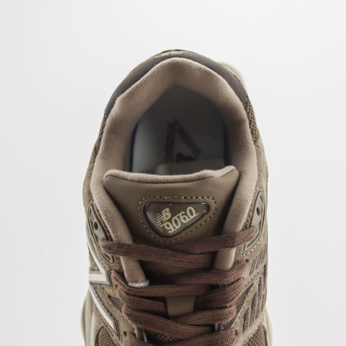 New Balance 9060 Mushroom Brown.