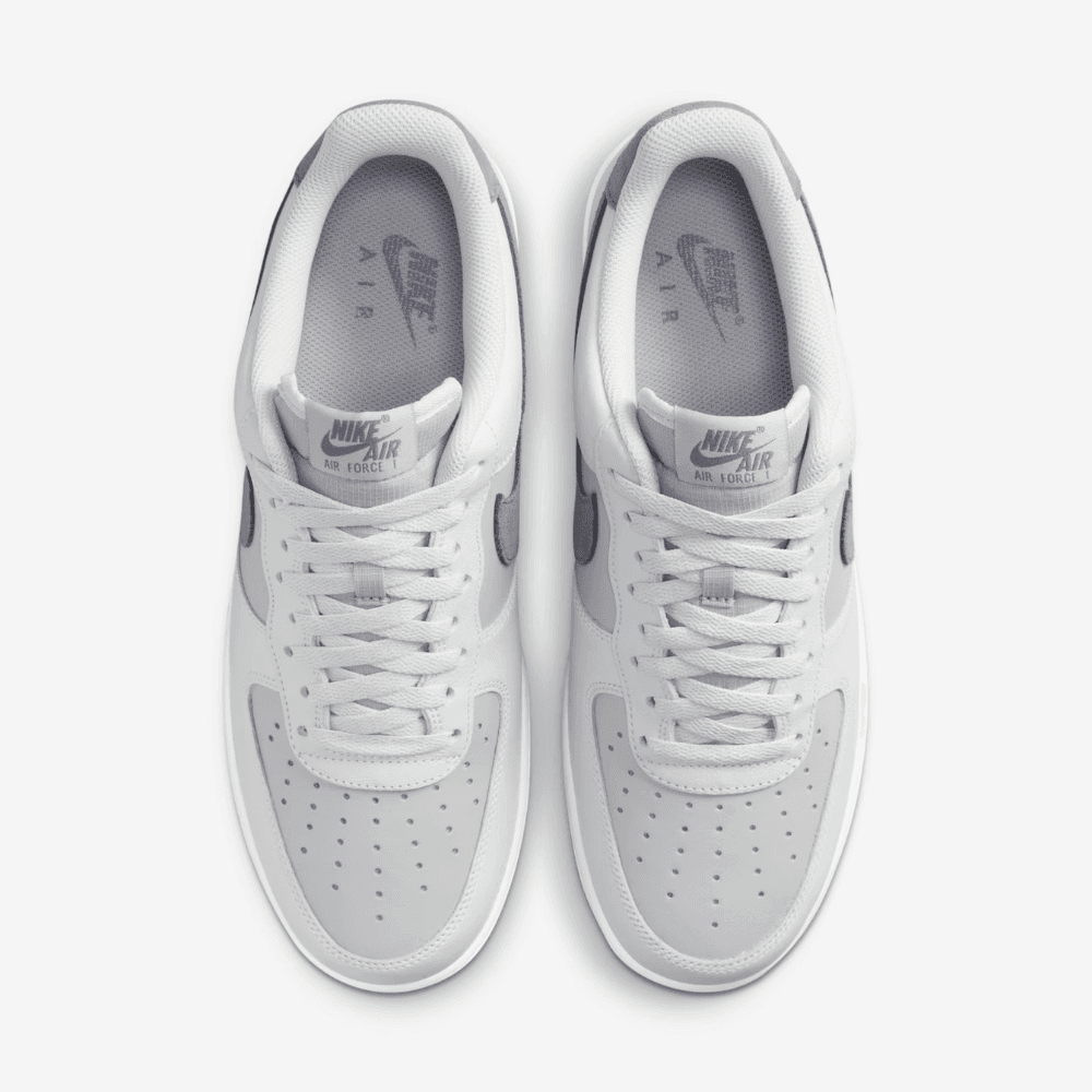 Nike Air Force 1 '07 Pure Platinum Light Carbon.