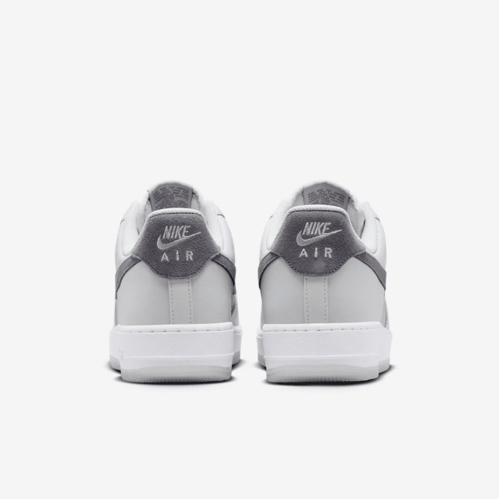 Nike Air Force 1 '07 Pure Platinum Light Carbon.