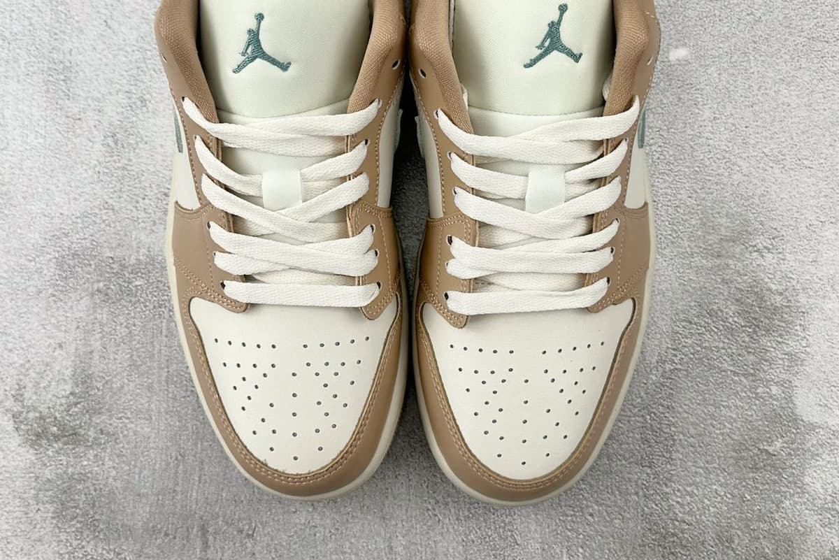 Nike Air Jordan Low Bege