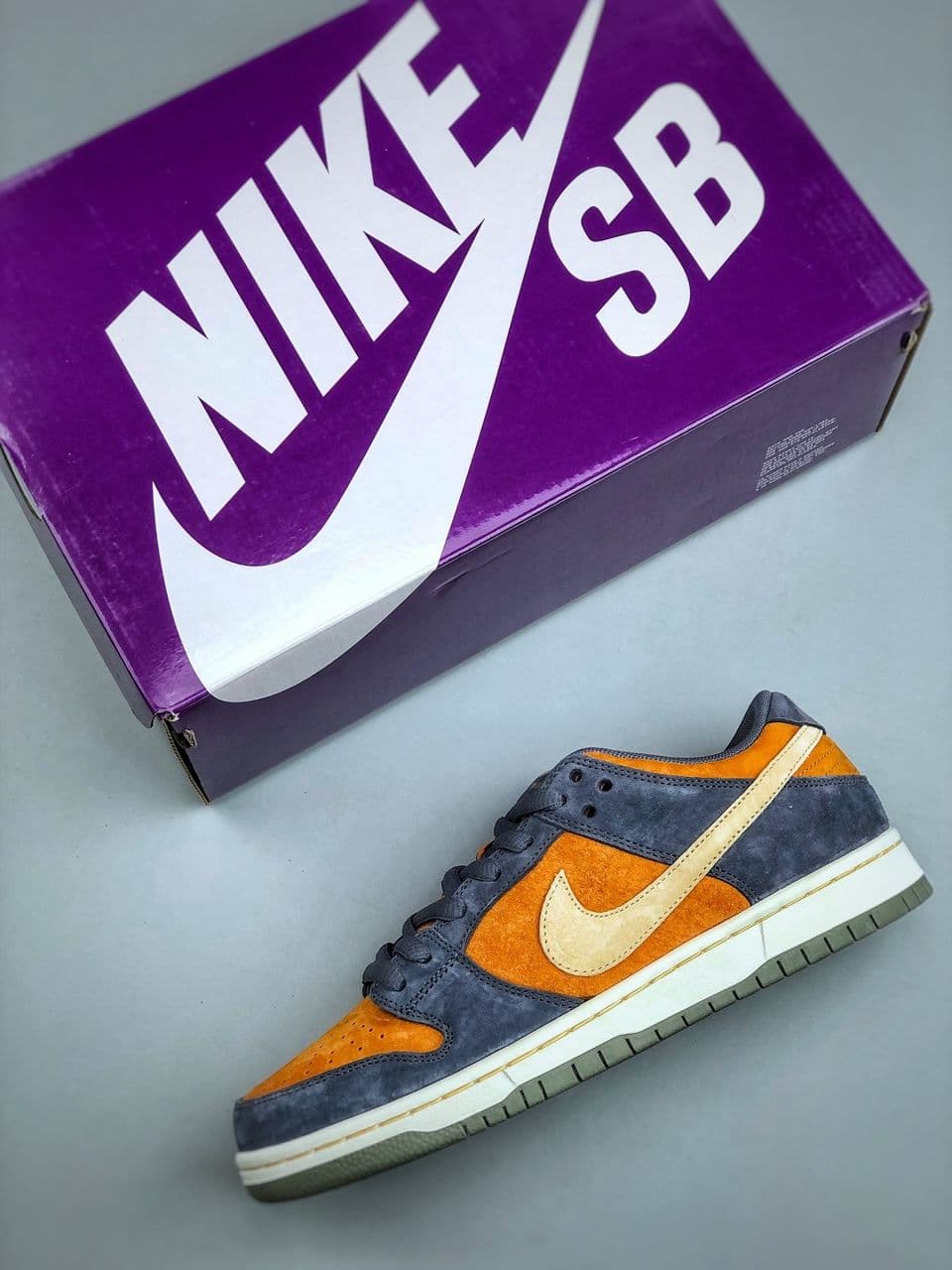 Nike SB Dunk Low Pro Carbon