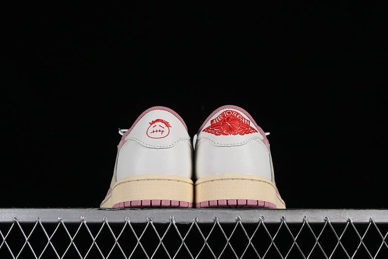 TRAVIS SCOTT X AIR JORDAN 1 LOW SHY PINK.
