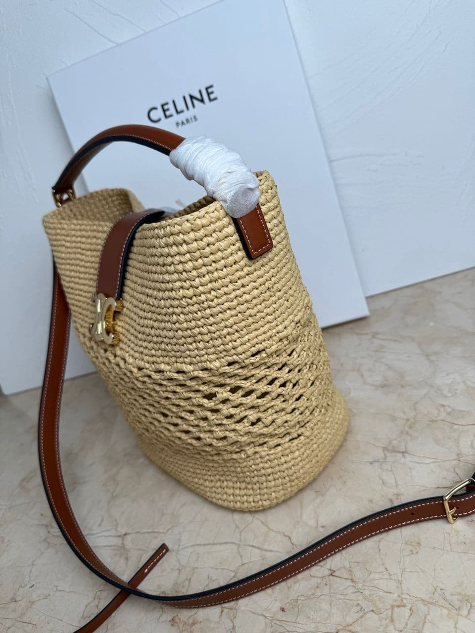 Bolsa Celine Bucket Louise Pequena