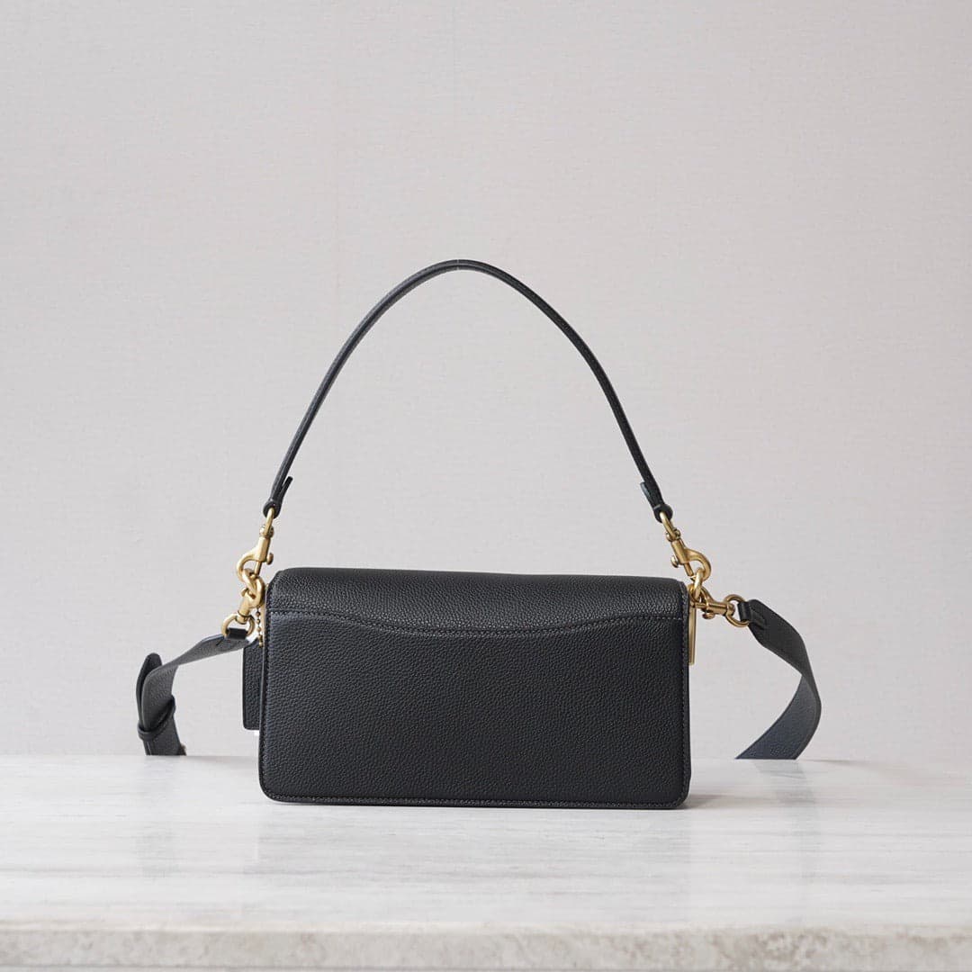 Bolsa Coach Tabby em Couro Preto com Interior Caramelo .