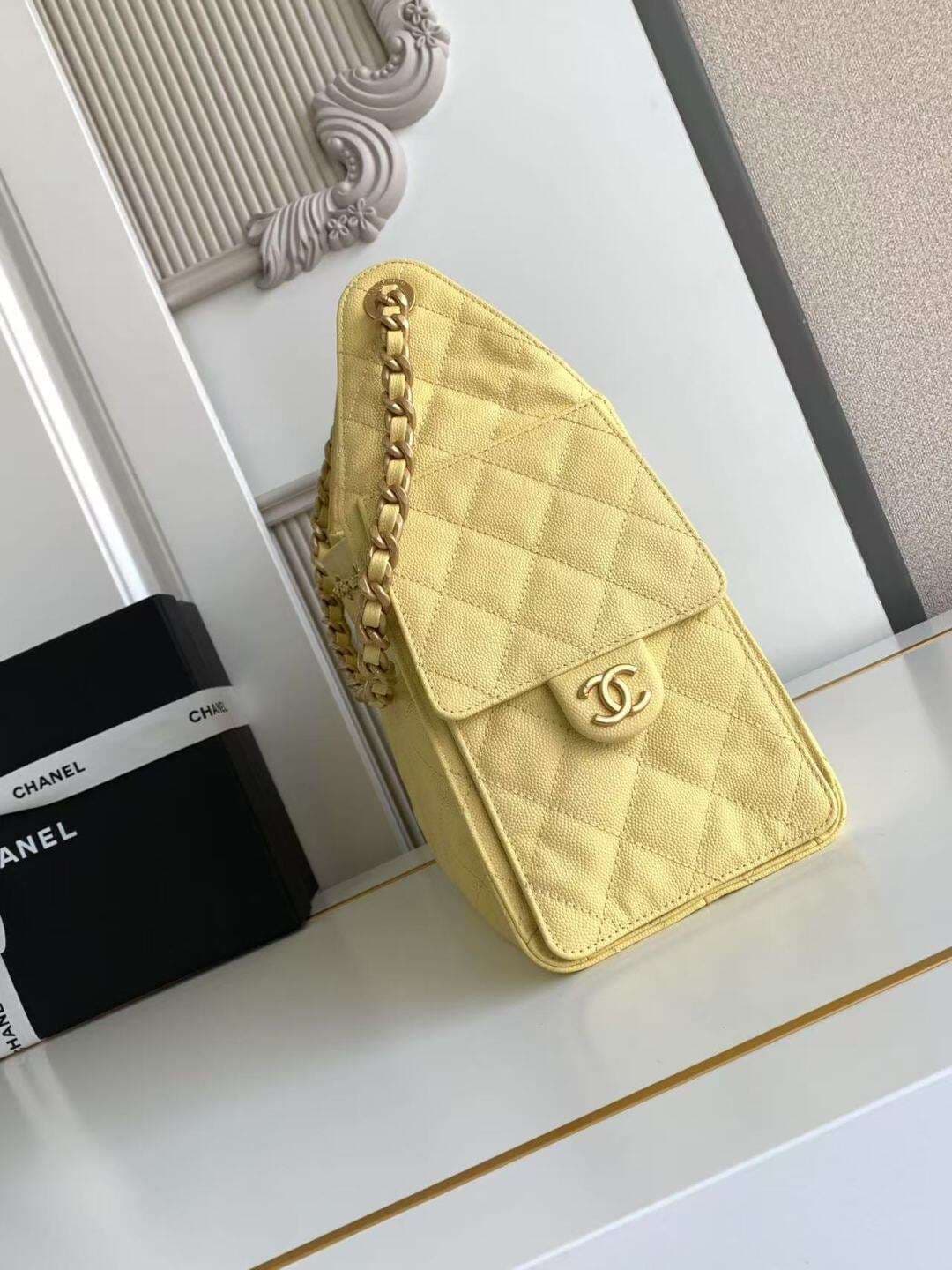 Bolsa Hobo Chanel 25 Yellow Small
