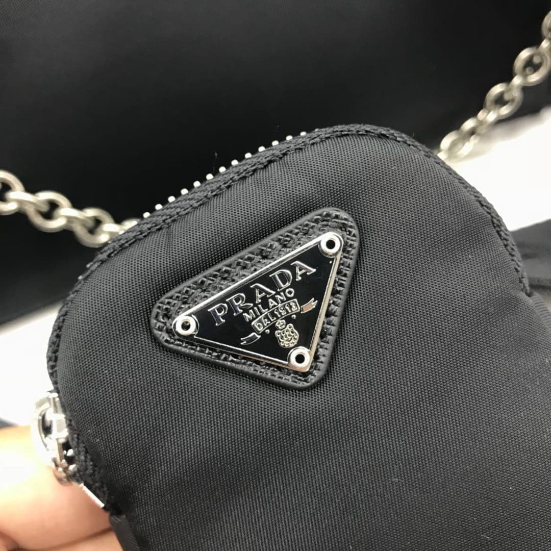 Bolsa Prada Re-Edition 2005 em Nylon Black.
