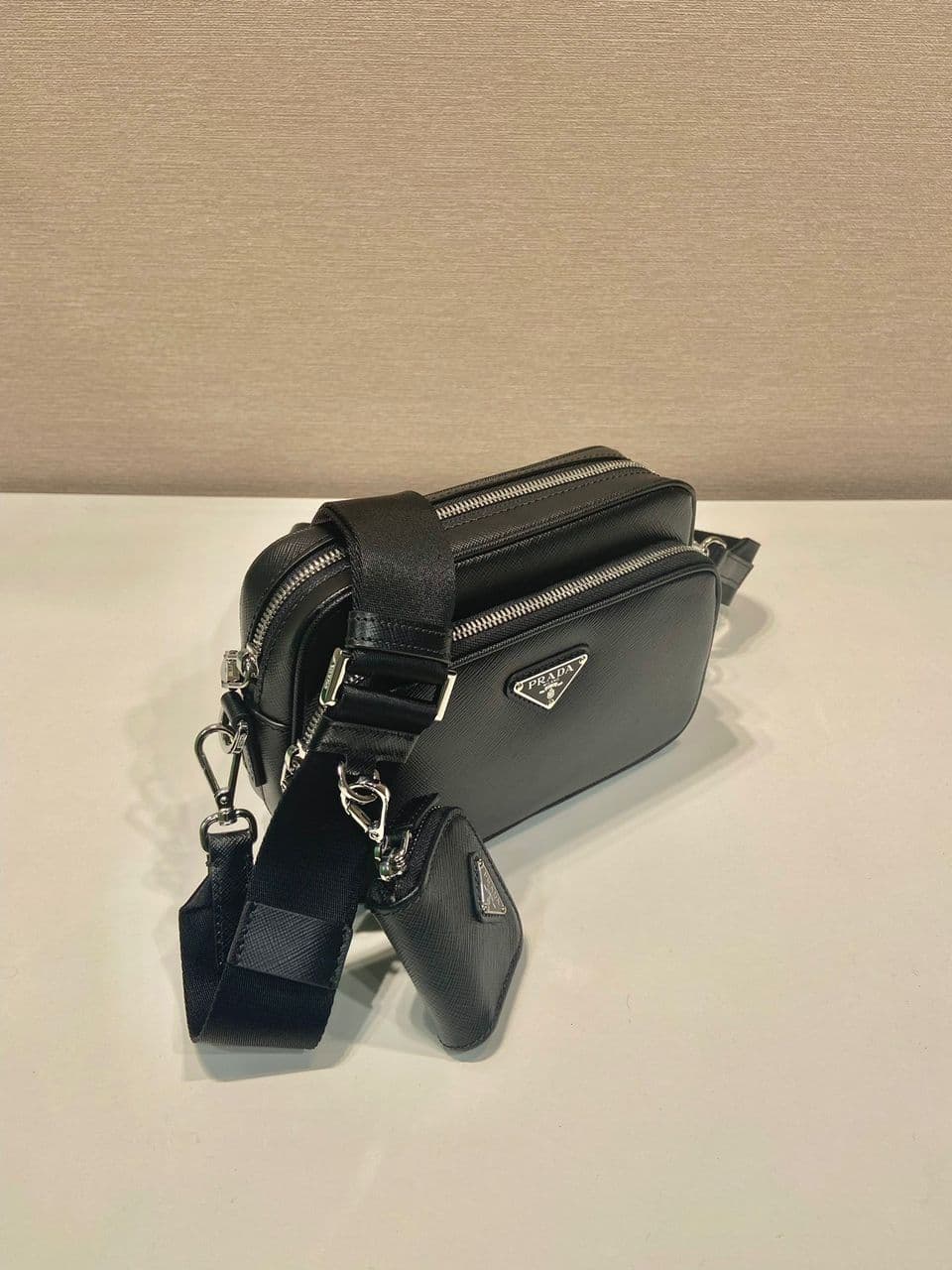 Bolsa de Ombro em Couro Saffiano da Prada