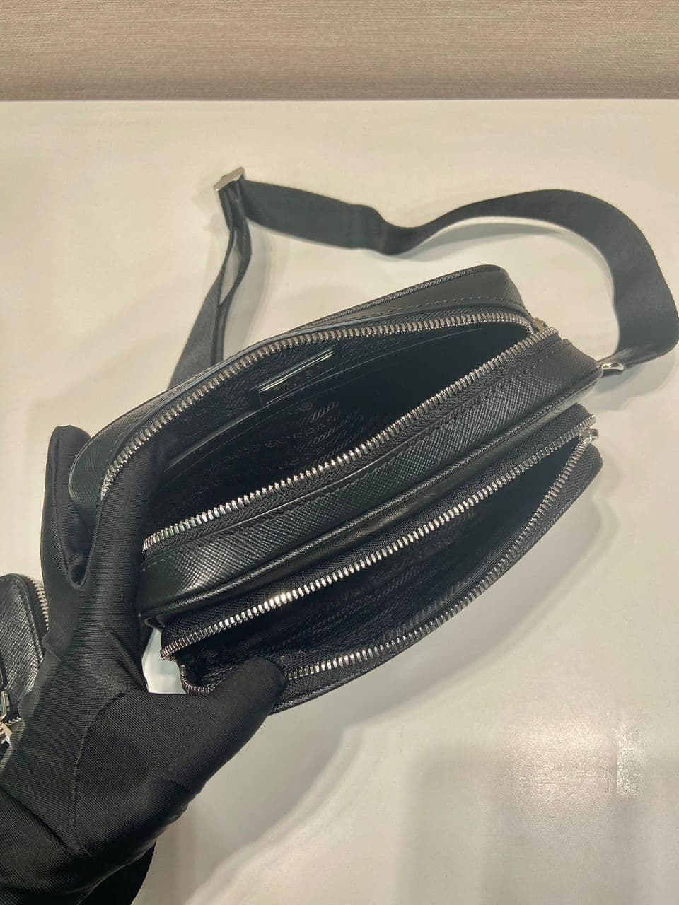 Bolsa de Ombro em Couro Saffiano da Prada
