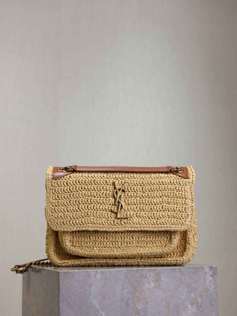 Bolsa Saint Laurent Niki Raffia Chain Medium Natural .