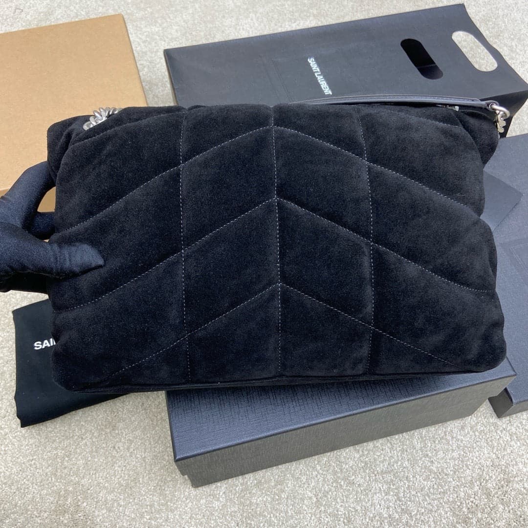 Bolsa Saint Laurent Puffer Toy Shoulder Bag Black em camurça