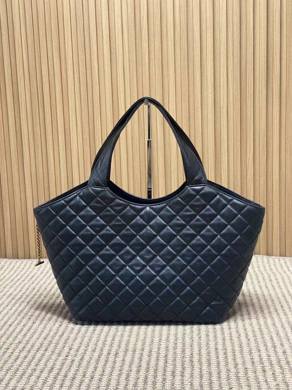 Bolsa Tote Yves Saint Laurent 46cm .