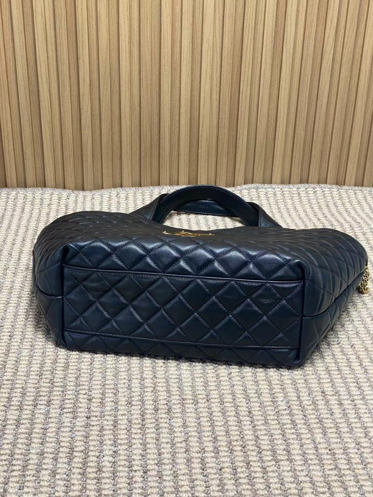 Bolsa Tote Yves Saint Laurent 46cm .