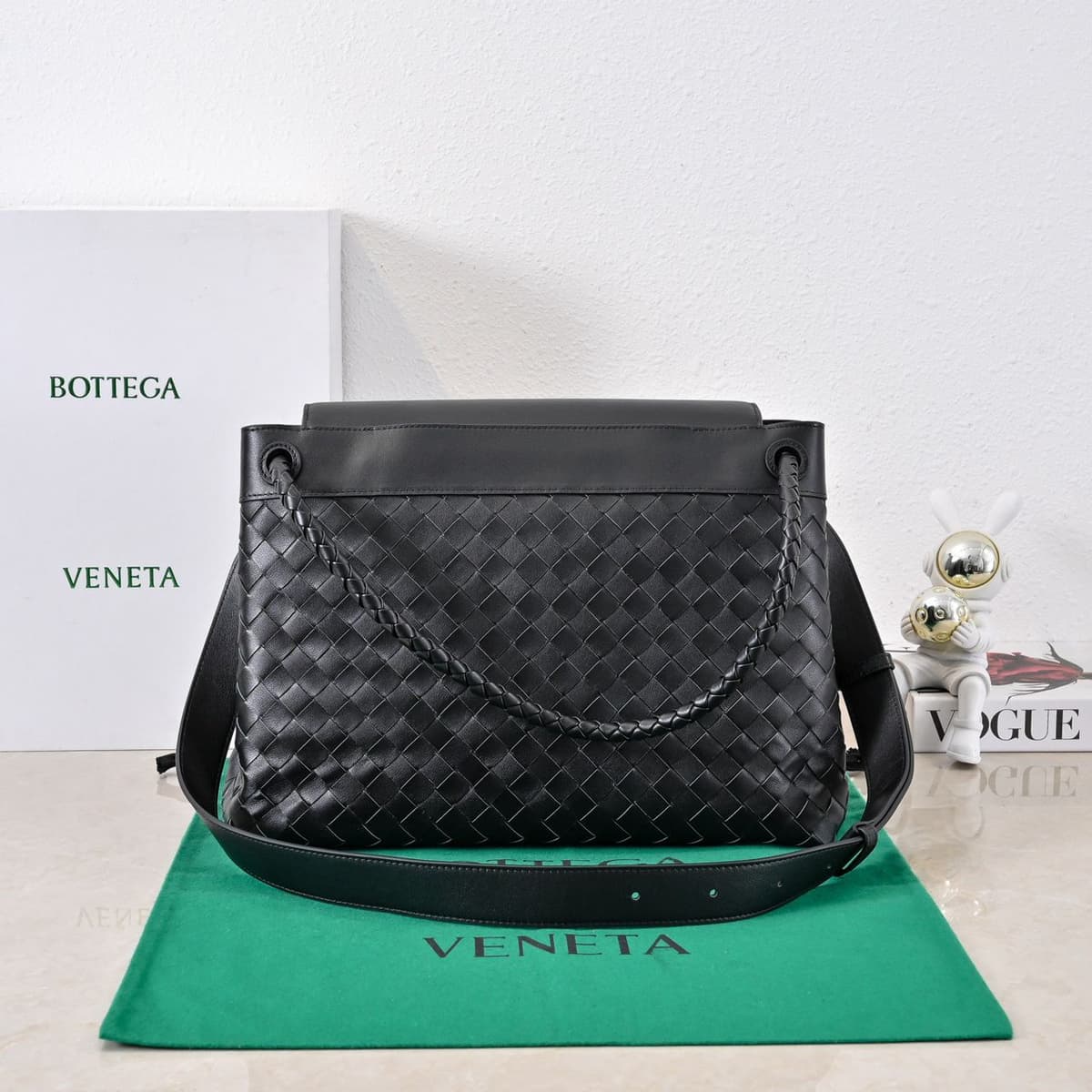 Bottega Veneta Messenger Andiamo Black