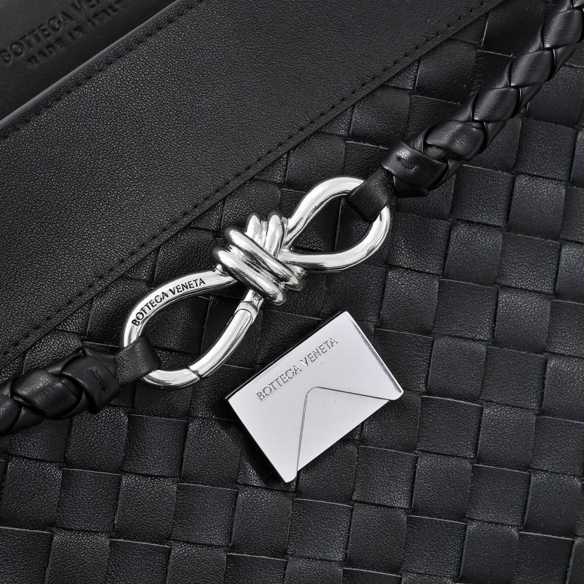 Bottega Veneta Messenger Andiamo Black