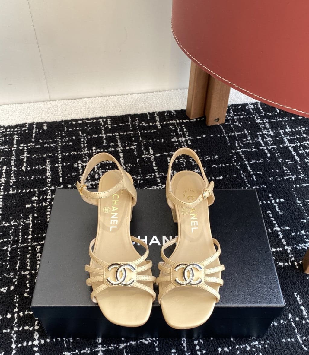 Chanel Interlocking CC Strappy Block Heel Sandal Bege. Salto 4,5 cm.