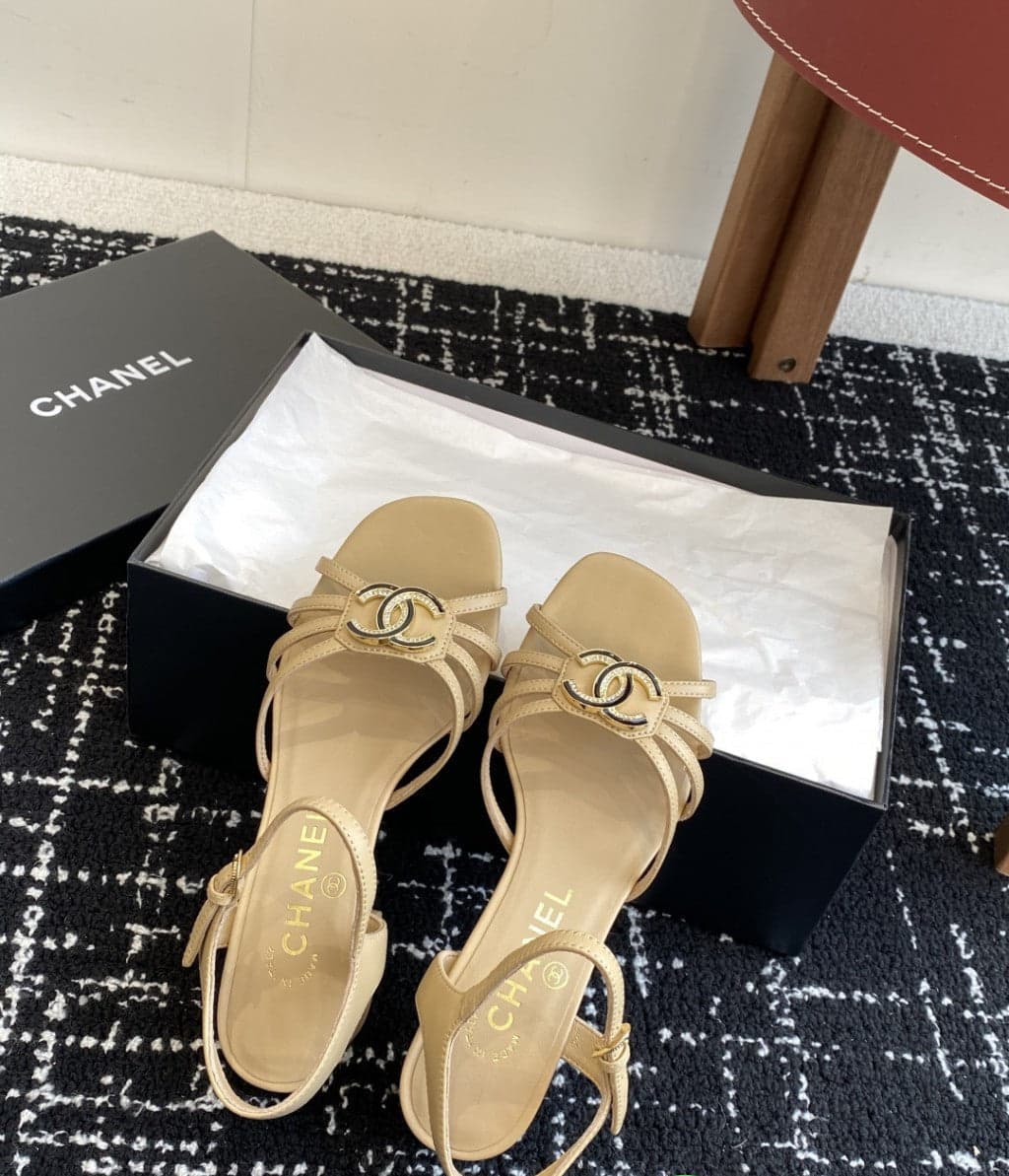 Chanel Interlocking CC Strappy Block Heel Sandal Bege. Salto 4,5 cm.