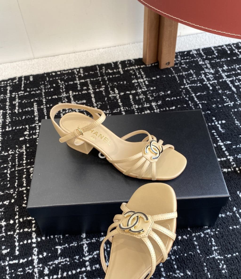 Chanel Interlocking CC Strappy Block Heel Sandal Bege. Salto 4,5 cm.