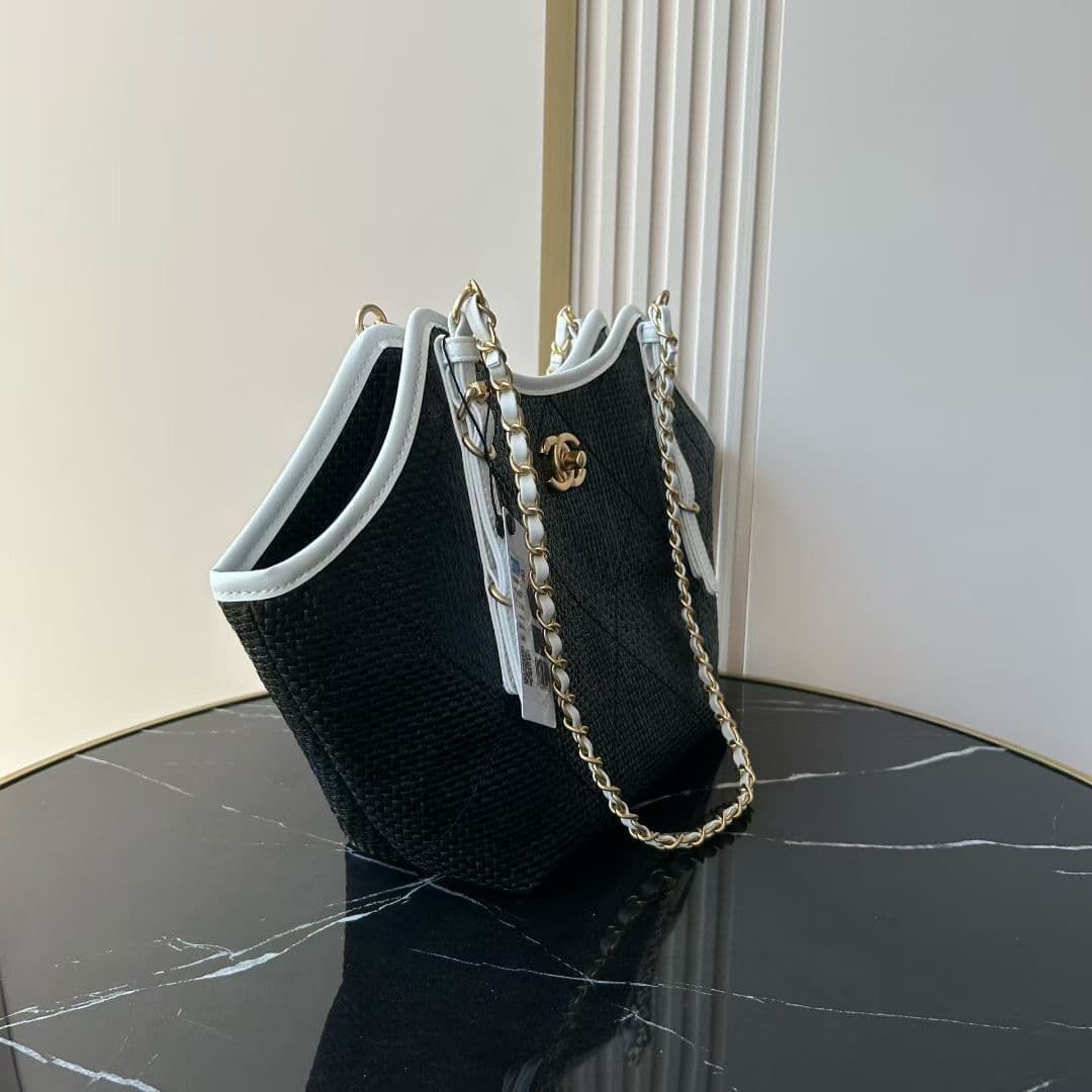 CHANEL Canvas com Efeito em Ráfia