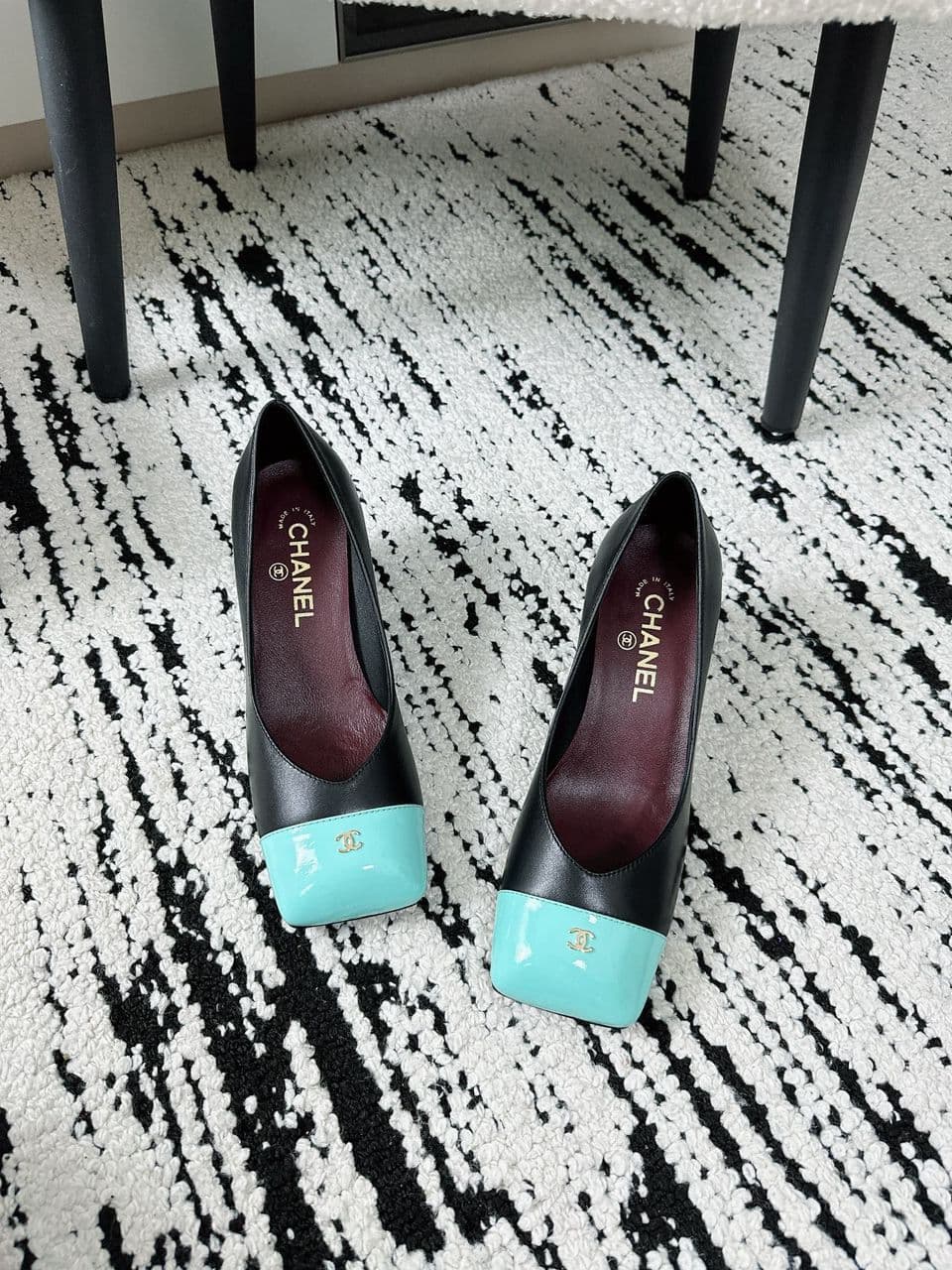 Chanel Cap-Toe Pump Preto e Verde Água. Salto 6,5 cm .