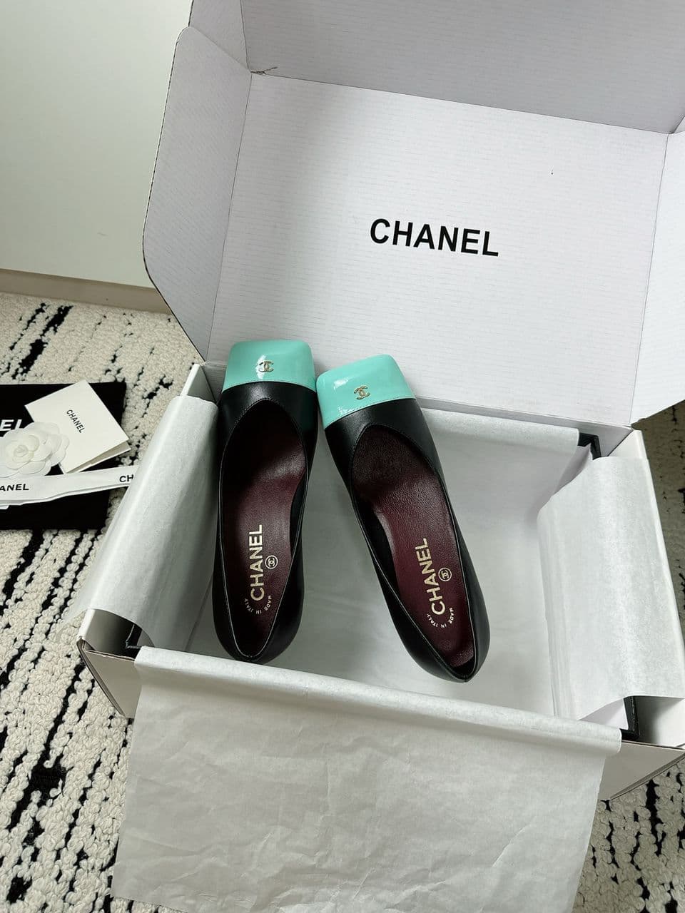 Chanel Cap-Toe Pump Preto e Verde Água. Salto 6,5 cm .