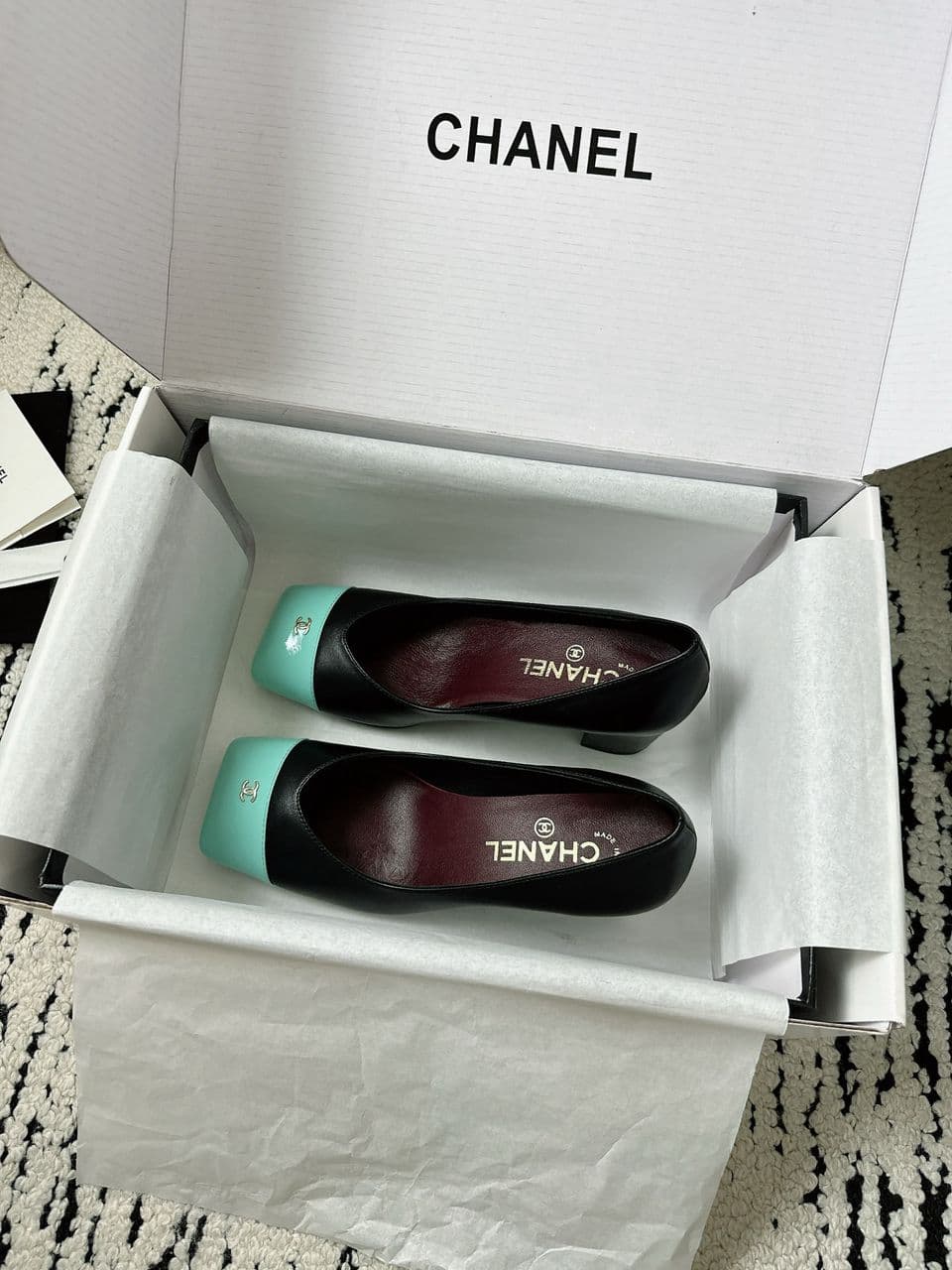 Chanel Cap-Toe Pump Preto e Verde Água. Salto 6,5 cm .