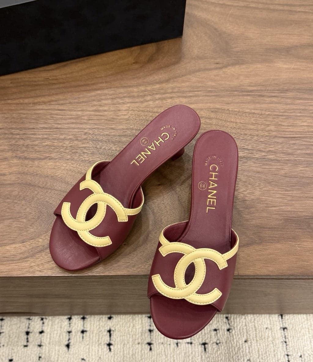Chanel Interlocking CC Heeled Mules Burgundy & Beige. Salto 5 cm.