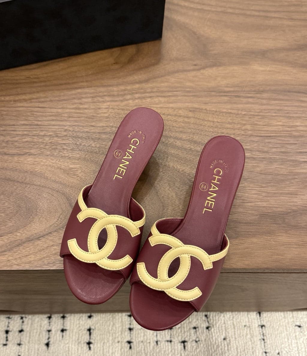 Chanel Interlocking CC Heeled Mules Burgundy & Beige. Salto 5 cm.