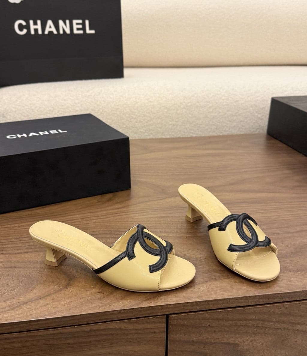 Chanel Interlocking CC Heeled Mules Yellow & Black. Salto 5 cm.