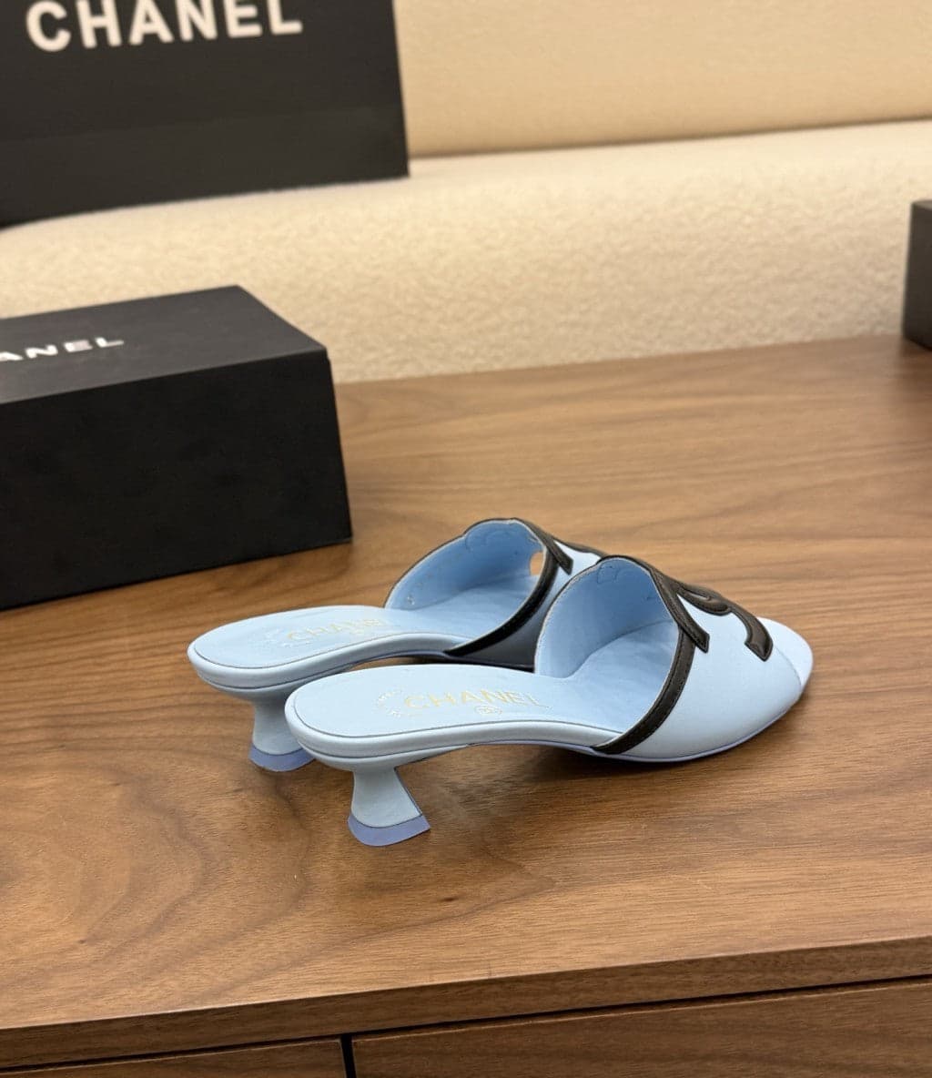 Chanel Interlocking CC Heeled Mules Light Blue & Black. Salto 5 cm.