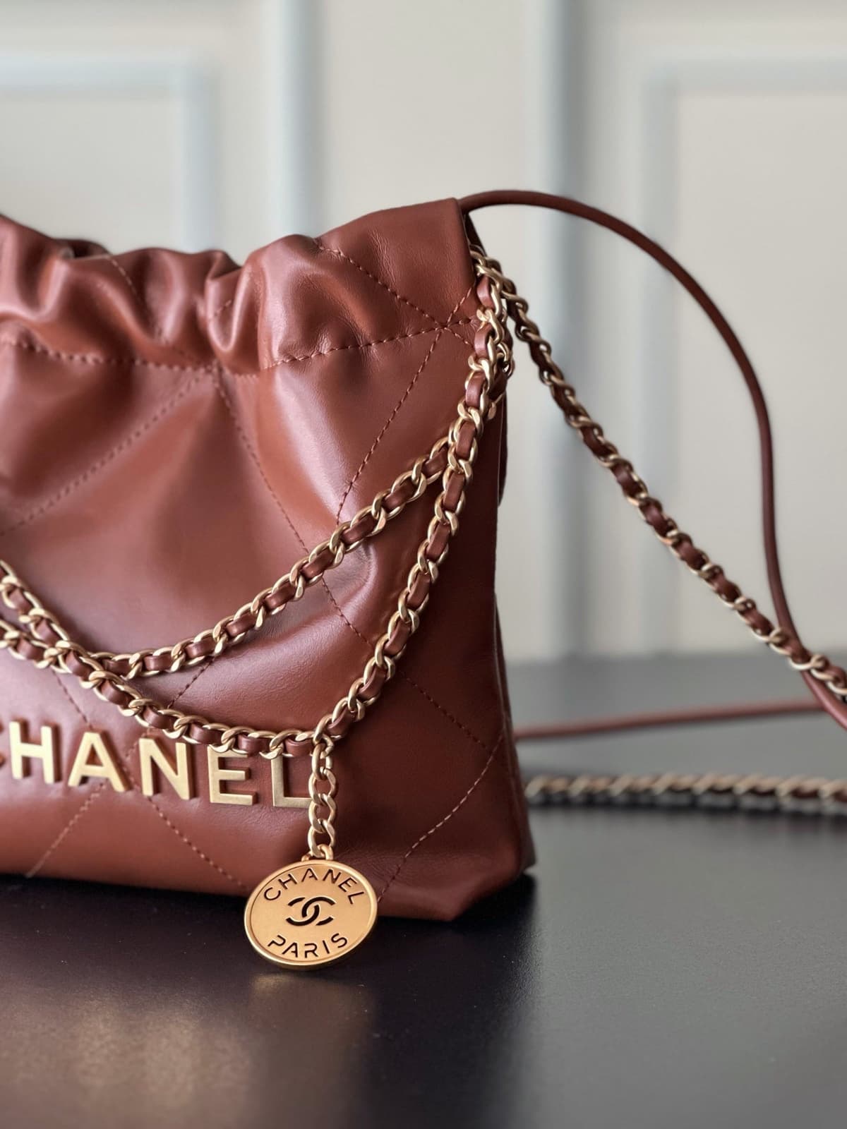 Chanel Mini 22 Handbag Couro Marrom .