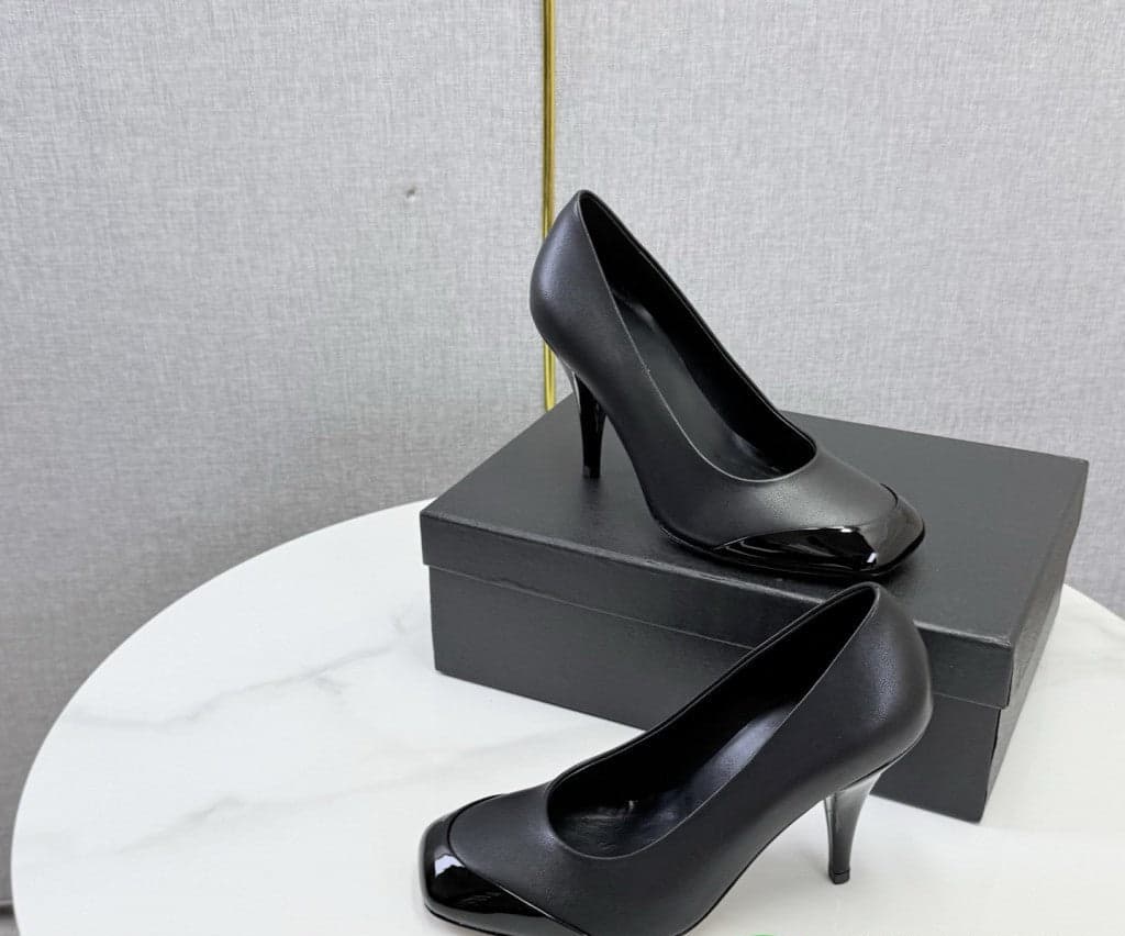 Chanel Square-Toe Cap-Toe Pumps in Black Leather. Salto 9 cm.
