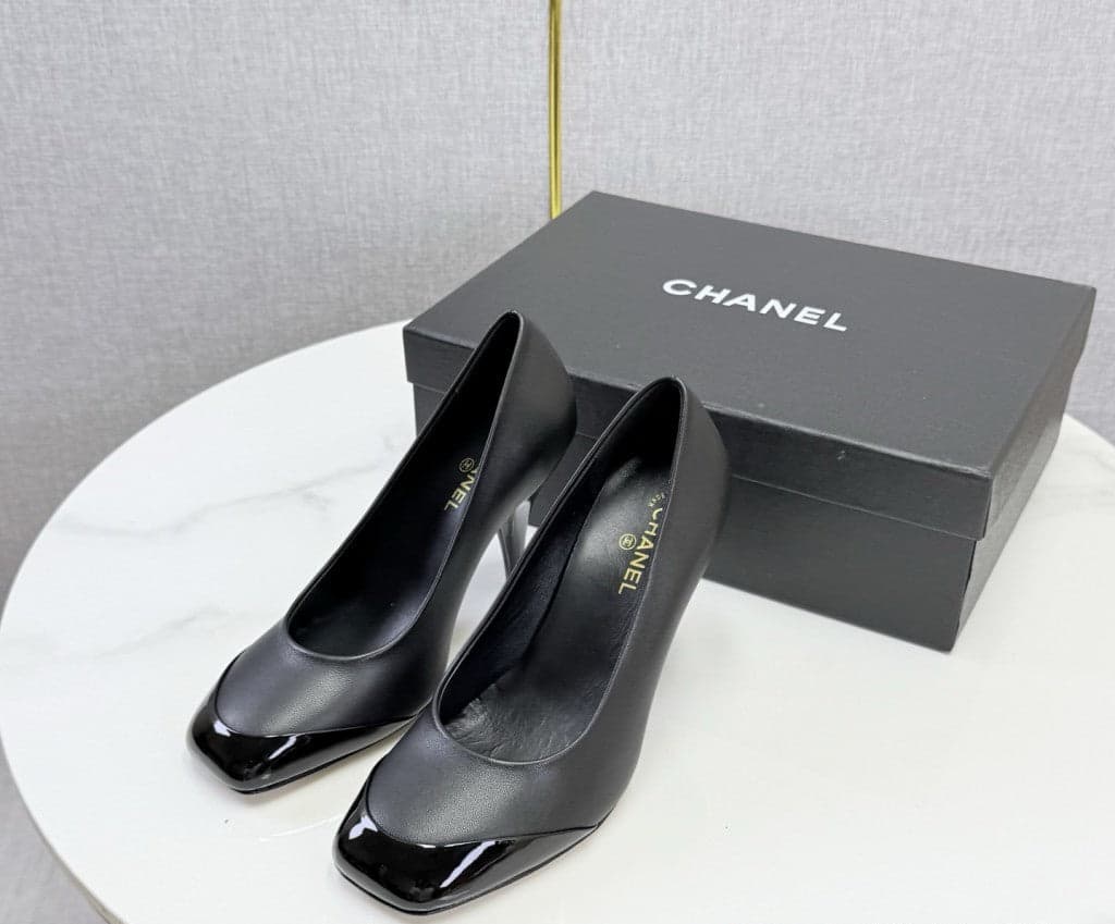 Chanel Square-Toe Cap-Toe Pumps in Black Leather. Salto 9 cm.