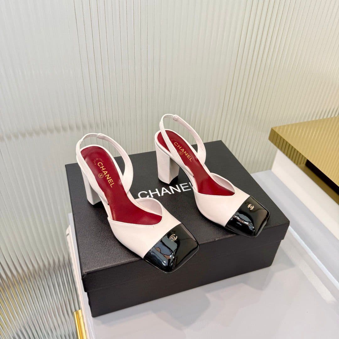 Chanel Slingback Block Heel Beige & Black Patent. Salto 9 cm.