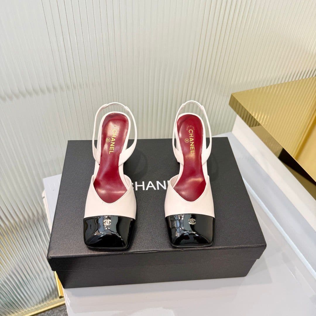 Chanel Slingback Block Heel Beige & Black Patent. Salto 9 cm.