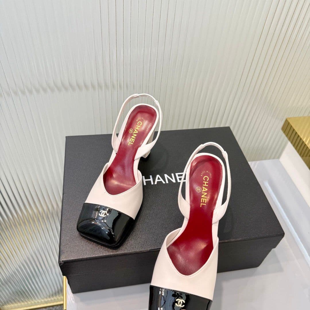 Chanel Slingback Block Heel Beige & Black Patent. Salto 9 cm.
