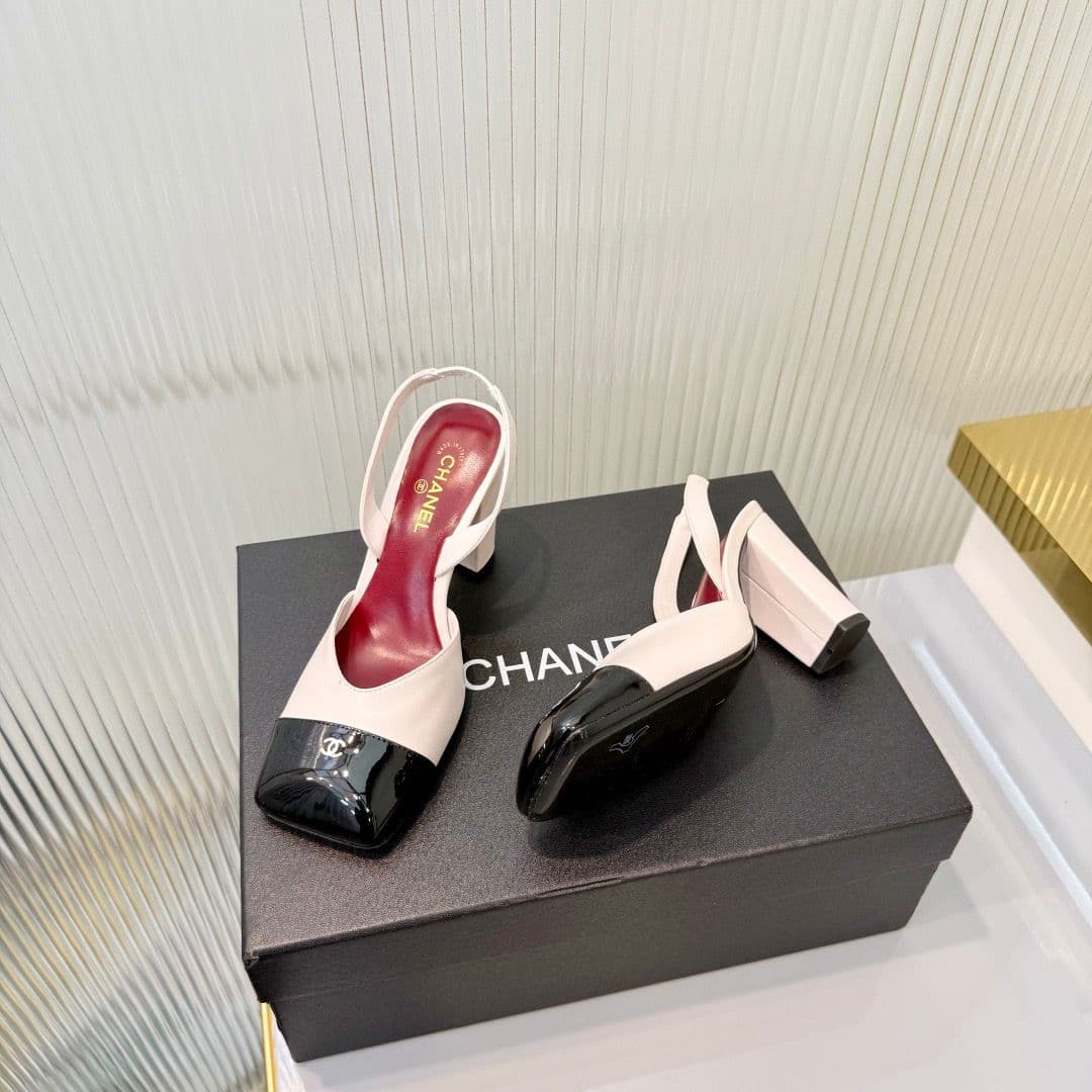 Chanel Slingback Block Heel Beige & Black Patent. Salto 9 cm.