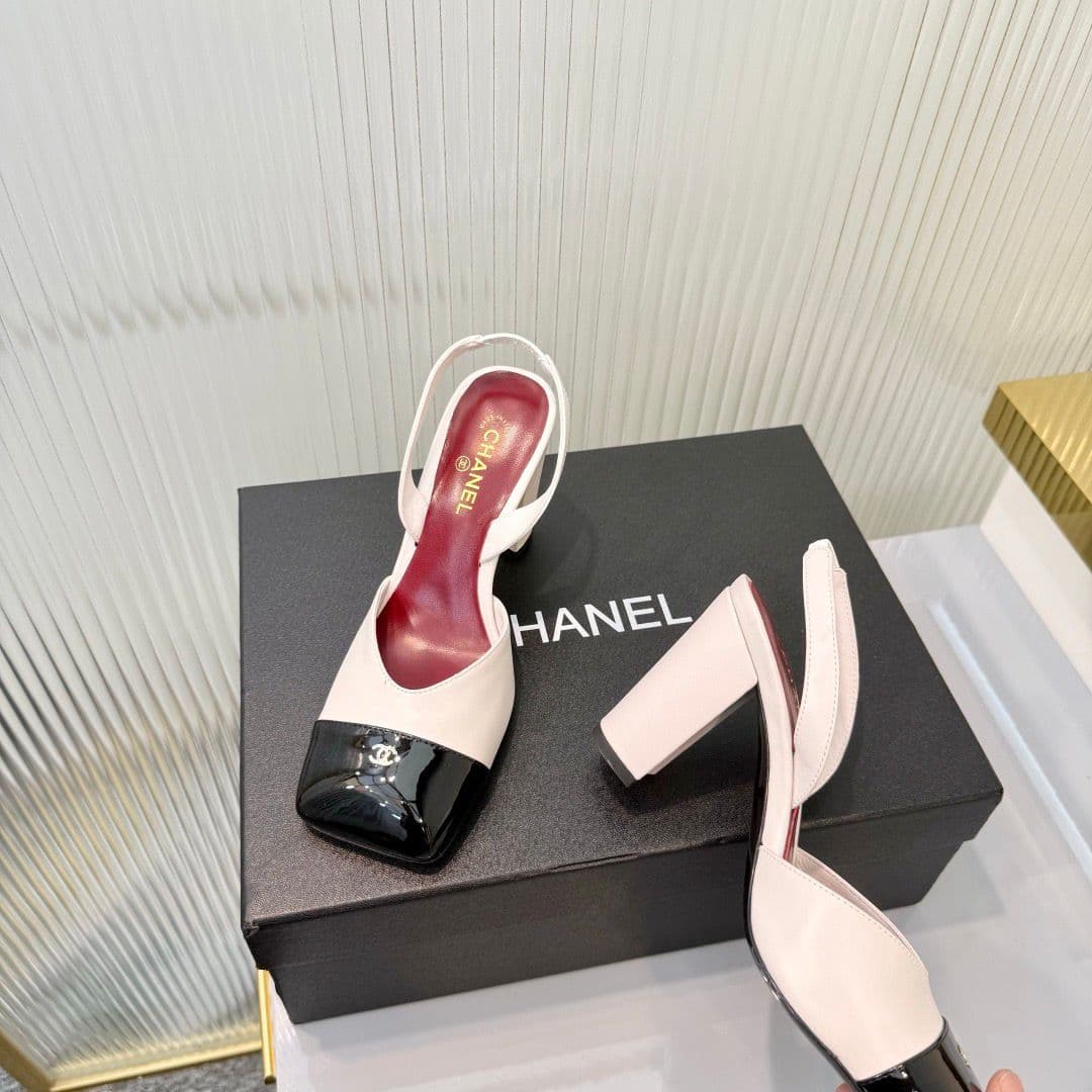 Chanel Slingback Block Heel Beige & Black Patent. Salto 9 cm.