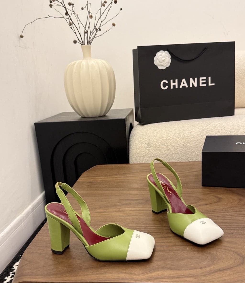 Chanel Slingback Block Heel Olive Green & White Patent. Salto 9 cm.