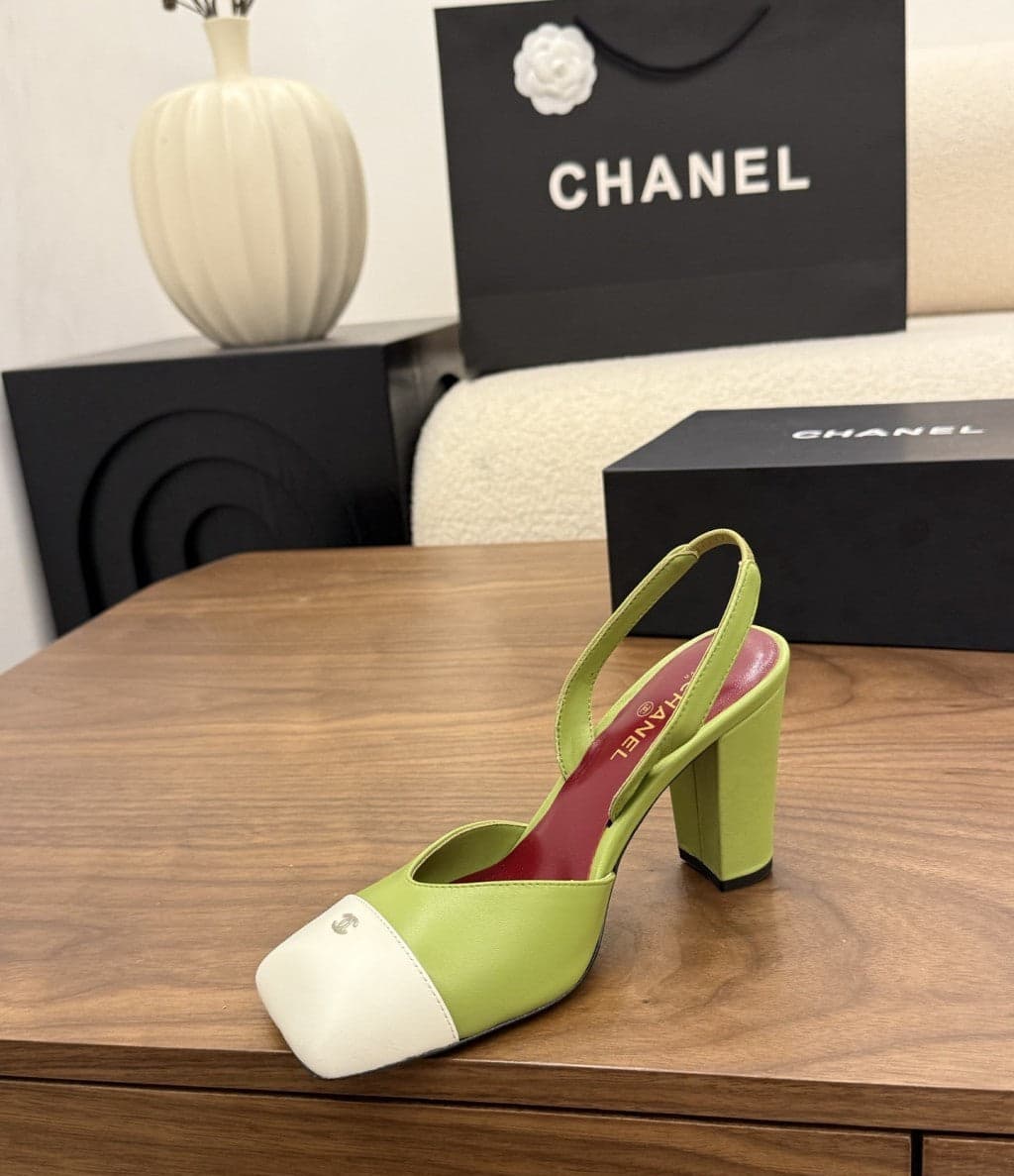 Chanel Slingback Block Heel Olive Green & White Patent. Salto 9 cm.
