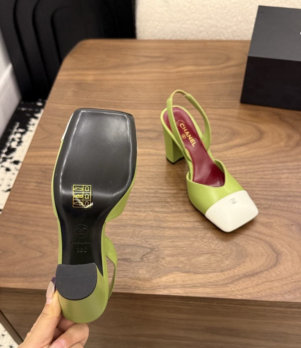 Chanel Slingback Block Heel Olive Green & White Patent. Salto 9 cm.
