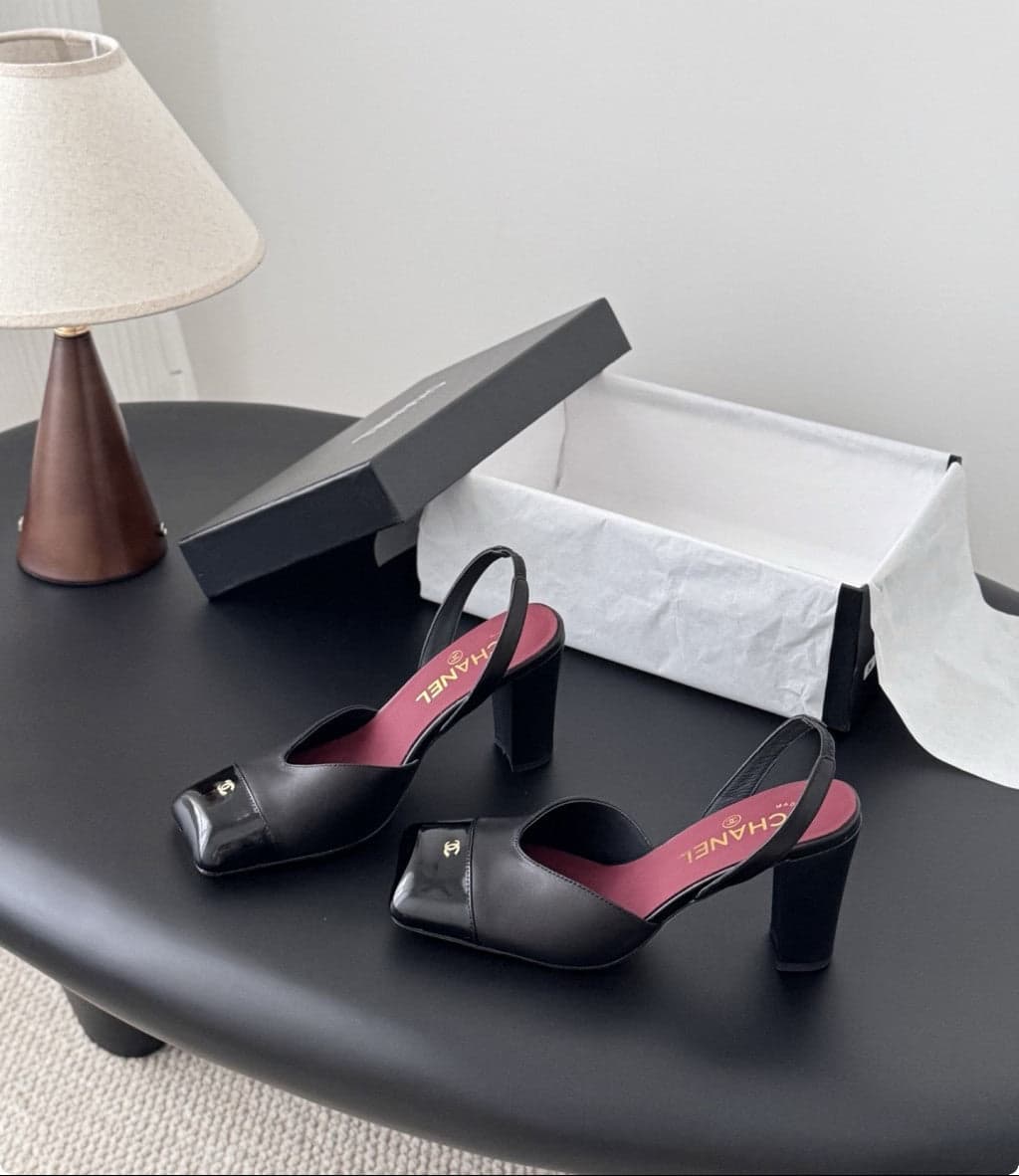Chanel Slingback Block Heel Black Patent. Salto 9 cm.