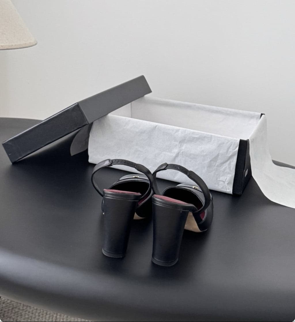 Chanel Slingback Block Heel Black Patent. Salto 9 cm.